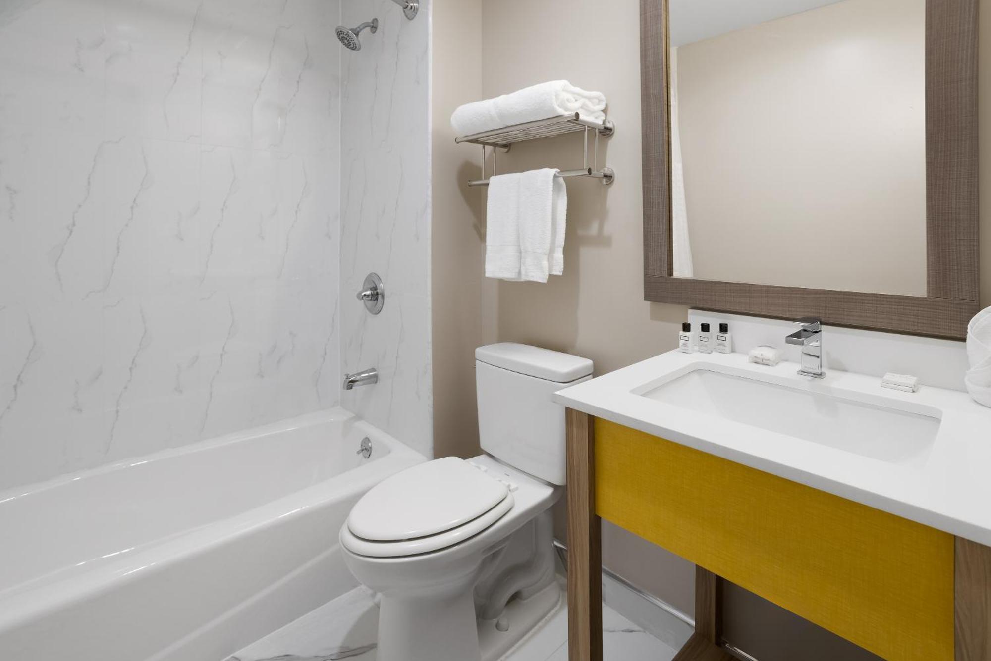 Days Inn By Wyndham Staten Island New York Eksteriør billede